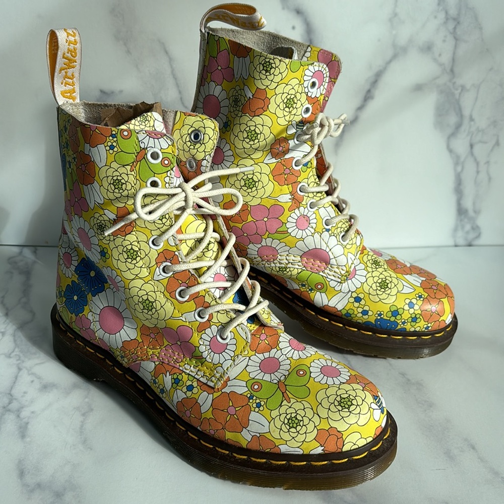 Dr. Martens 1460 Pascal Yellow Daisy Retro Floral Lace Up Combat Boots Sz US 10